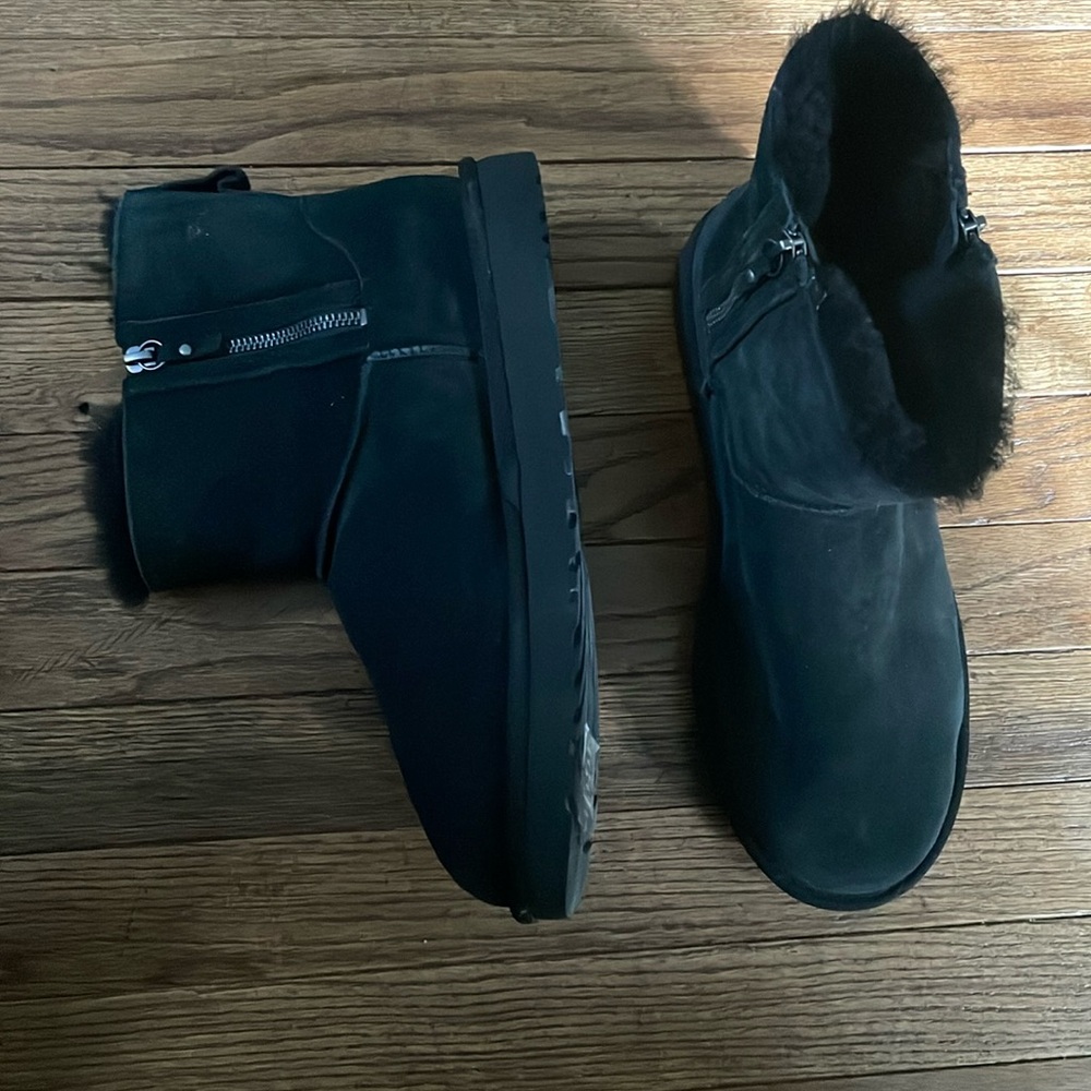 UGG Classic mini double zip in black size 11 women